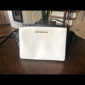 Michael Kors Medium Selma cross body bag